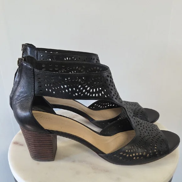 Clarks Black Perforated Leather Block Heel Sandals Size 12 - Picture 3 of 6